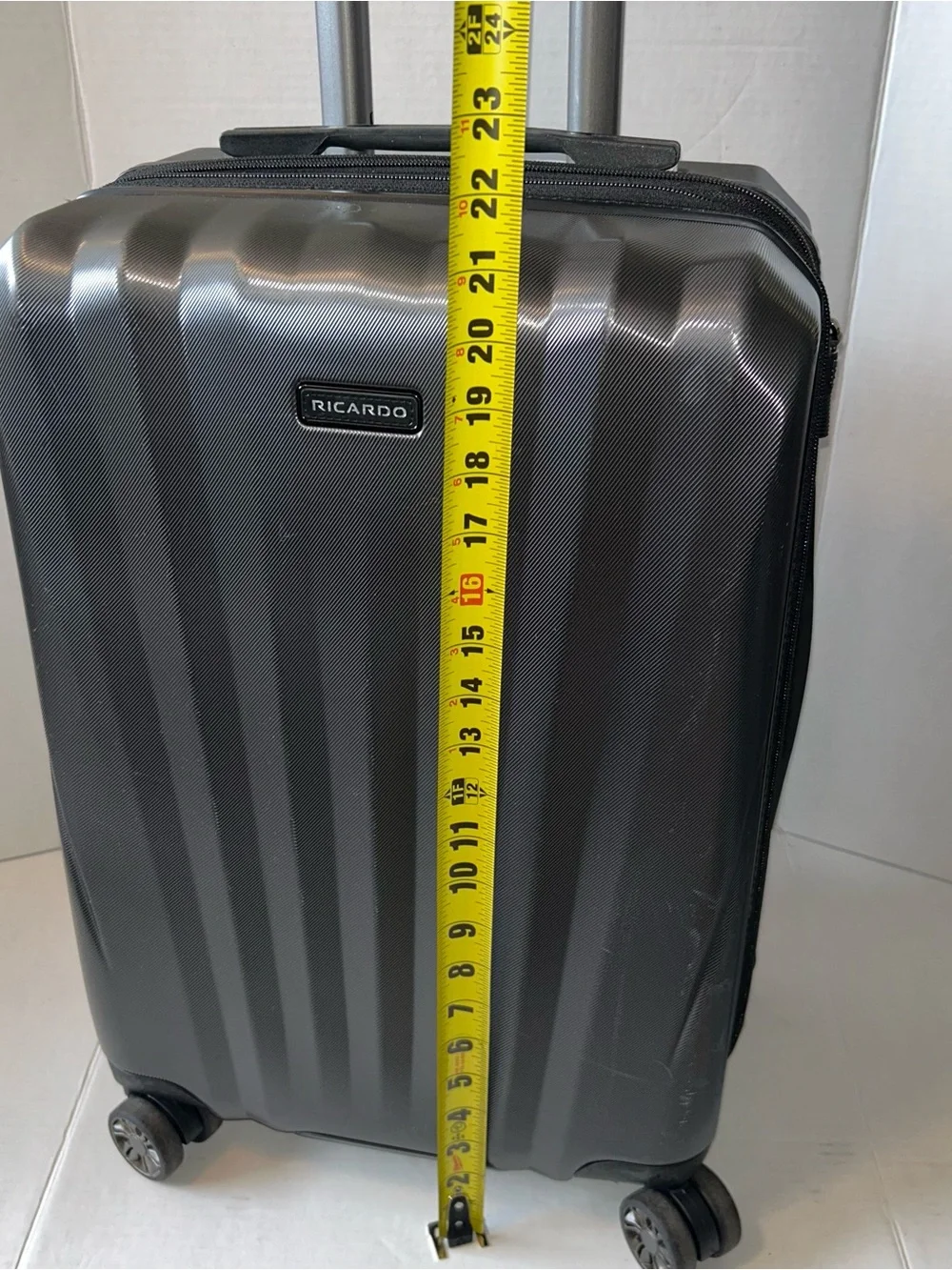Ricardo Hard Shell Carry-On Luggage in Gunmetal Gray